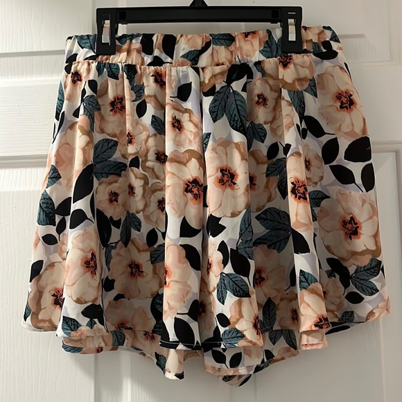 Show Me Your MuMu Pants - Show Me Your MuMu Floral High Waist Shorts - Black, Cream, Green